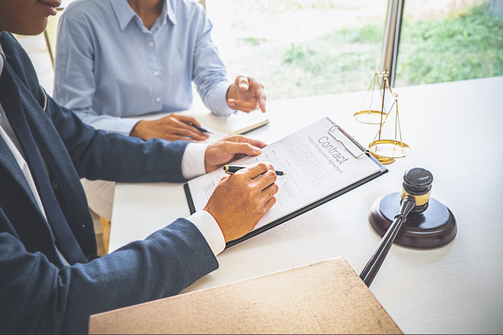 Entrepreneur: de ce avocații de business sunt o investiție, nu o cheltuială