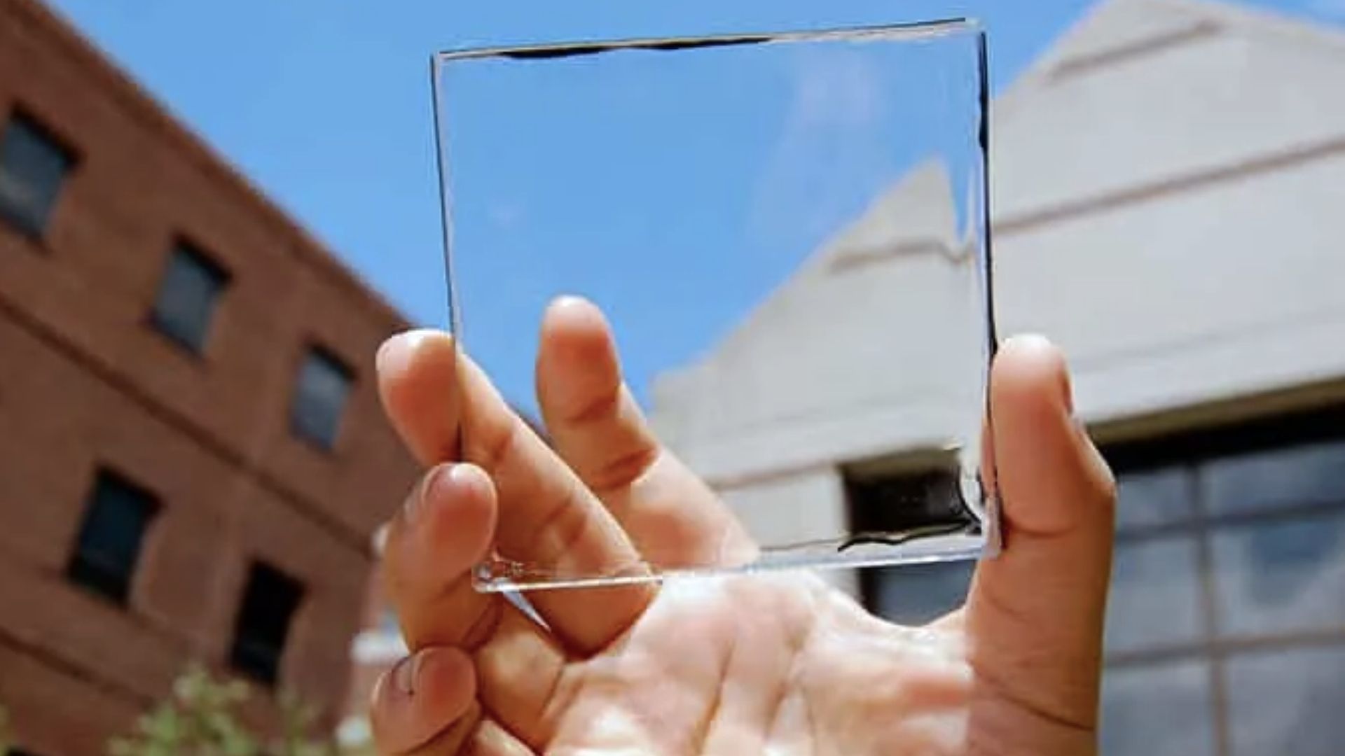 Interesting Engineering: Geamurile vor putea fi înlocuite de panouri solare transparente