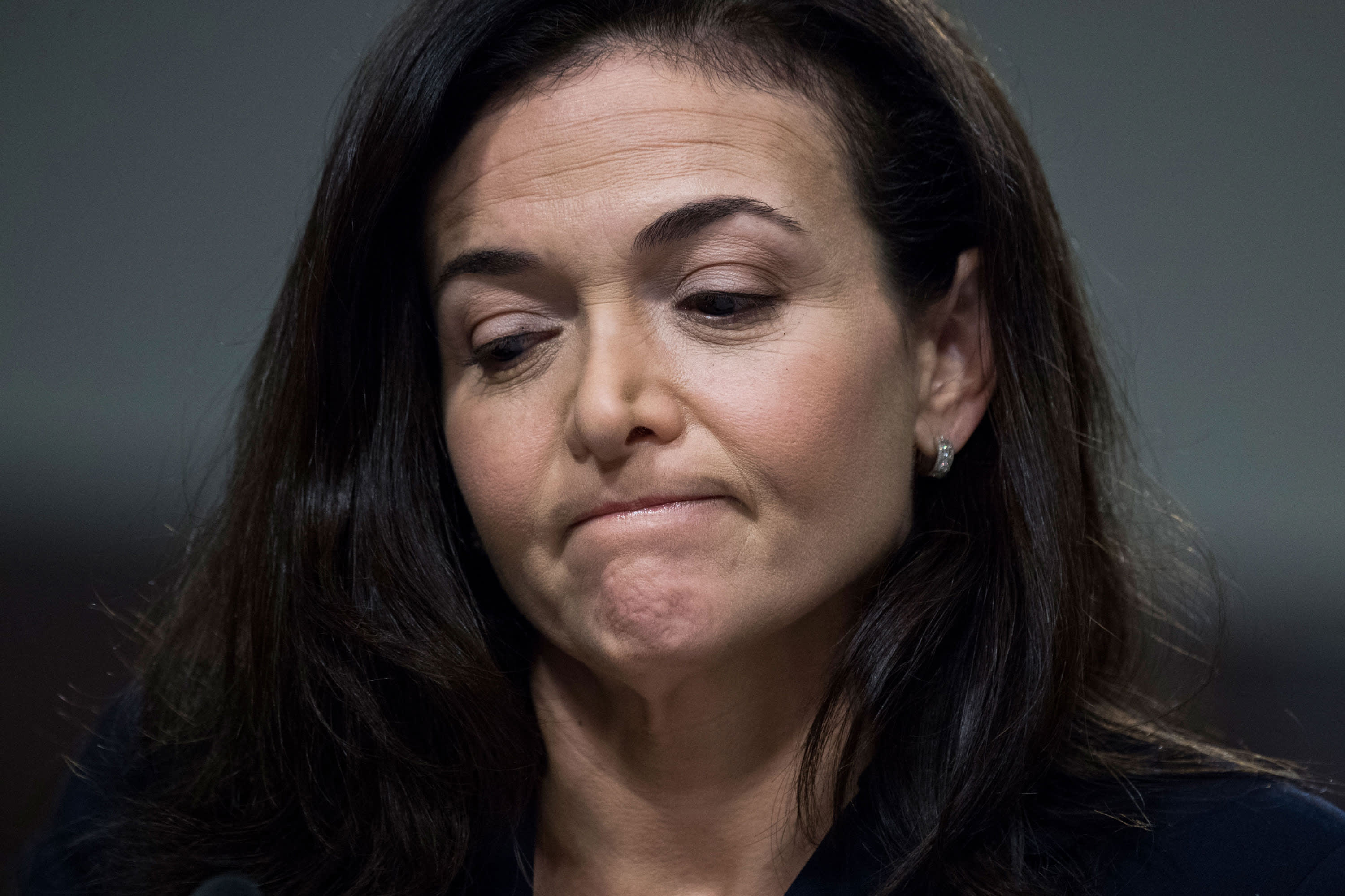 CNBC: Facebook pierde 10 miliarde de dolari din cauza lui Apple