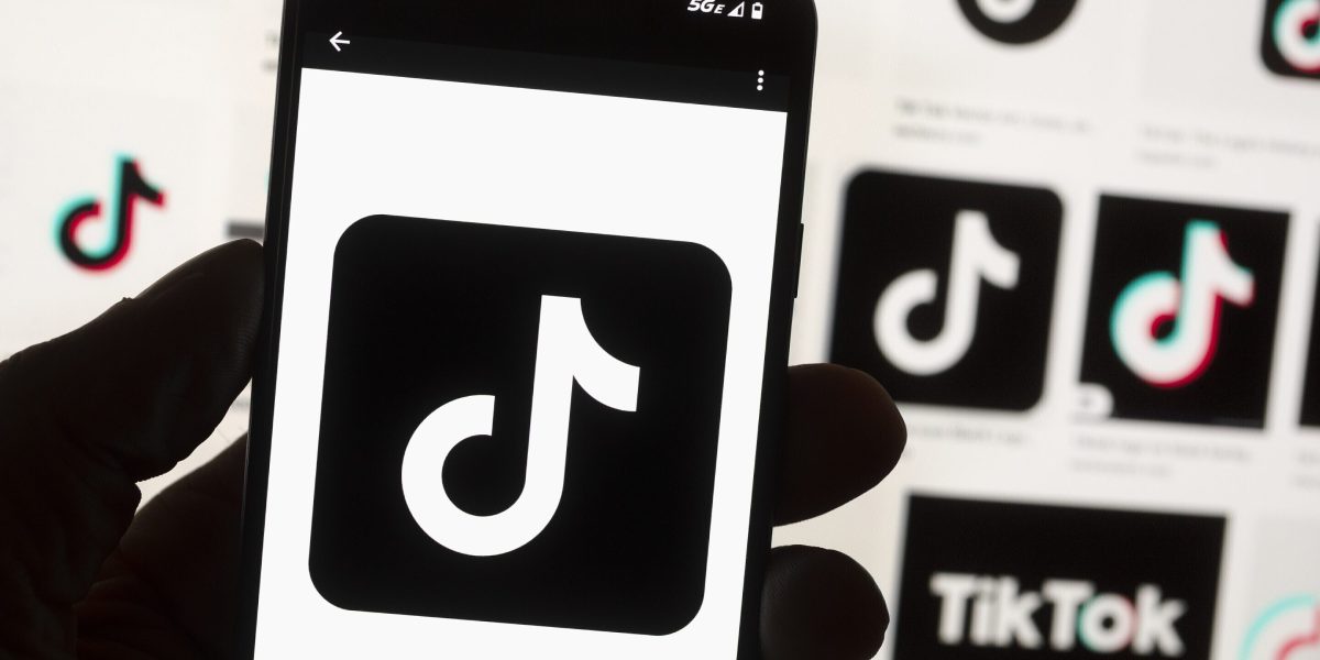 Fortune: fără TikTok pe telefoanele de muncă. De ce?