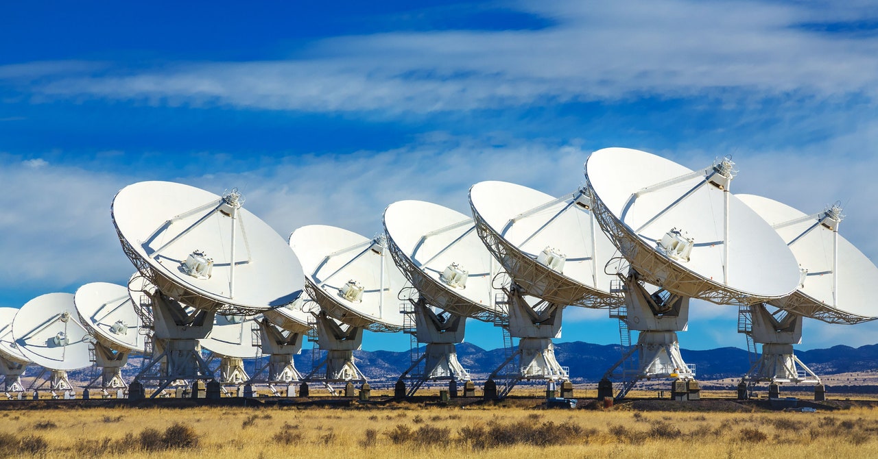 Wired: Hackerii construiesc stații de ascultare a sateliților