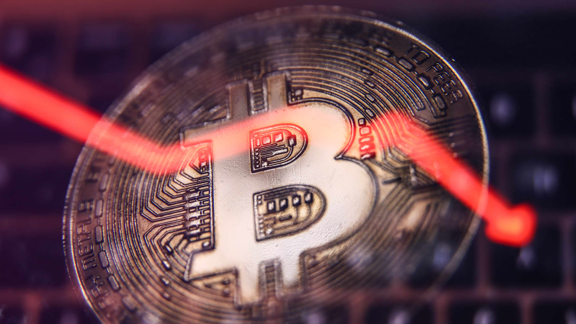 CNBC: Presiunea pe piața crypto se menține cu bitcoin pe la 20.000 de dolari