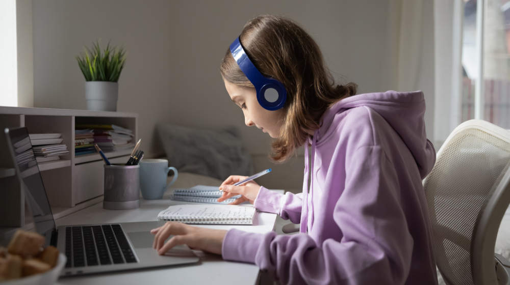 Wall-Street.ro: Platforma care demontează mitul că lecțiile nu pot fi interesante și în online