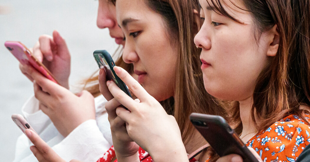 NY Times: Cum faci internetul mai bun? Mai mult chat, mai puține postări