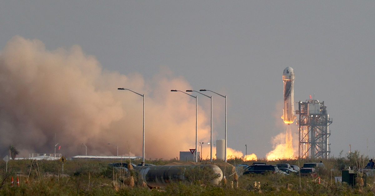 The Verge: Bezos s-a dus în spațiu și s-a întors mai rapid ca un colet Amazon