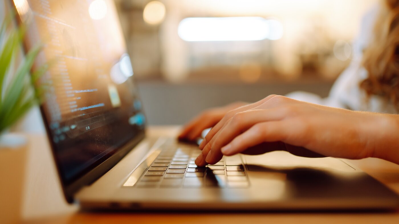 NPR: studiile arată cine e vinovat pe piața muncii - AI sau remote work