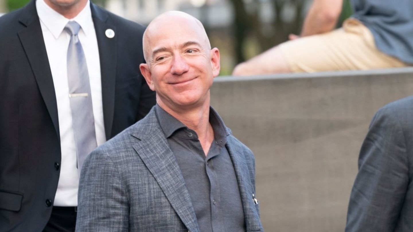 wall-street.ro: Jeff Bezos vrea să mute industriile poluante în spațiu