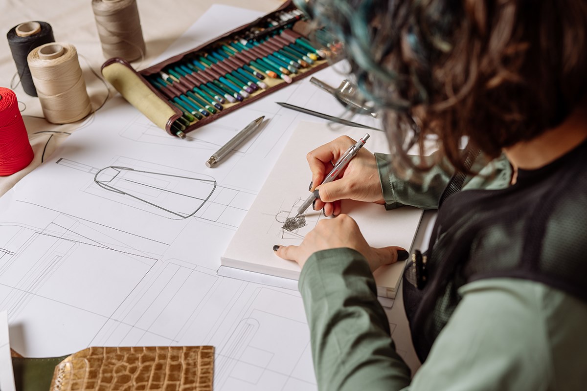 Ateliere couture pentru cei care vor să-și picteze singuri gențile.