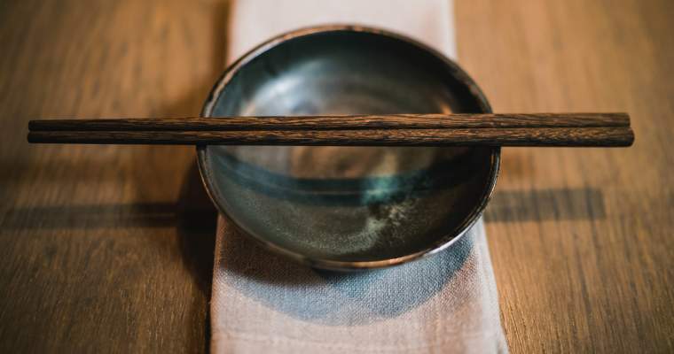 Green Start-Up: startup-ul care face obiecte de mobilier din bețișoare reciclate