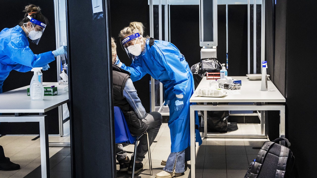 Wired.co.uk: Cum va rezolva știința misterele variantei Omicron