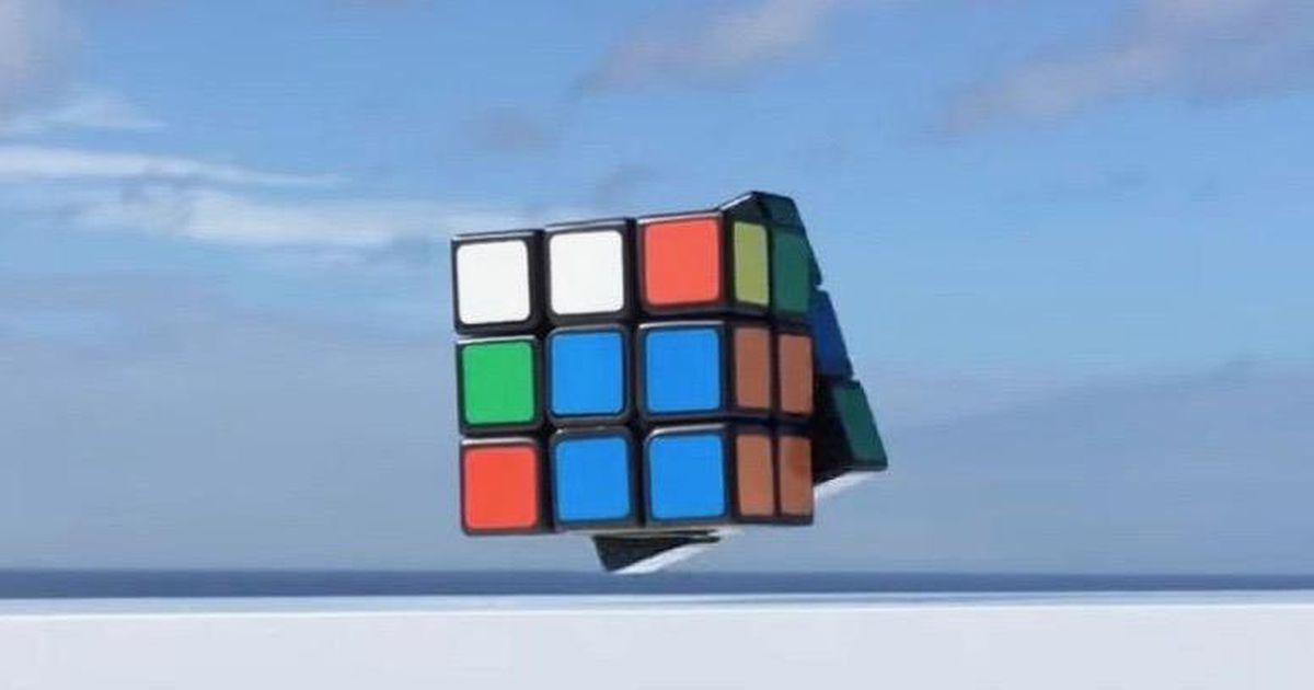 Cnet: Cubul Rubik care levitează în timp ce se rezolvă pe sine