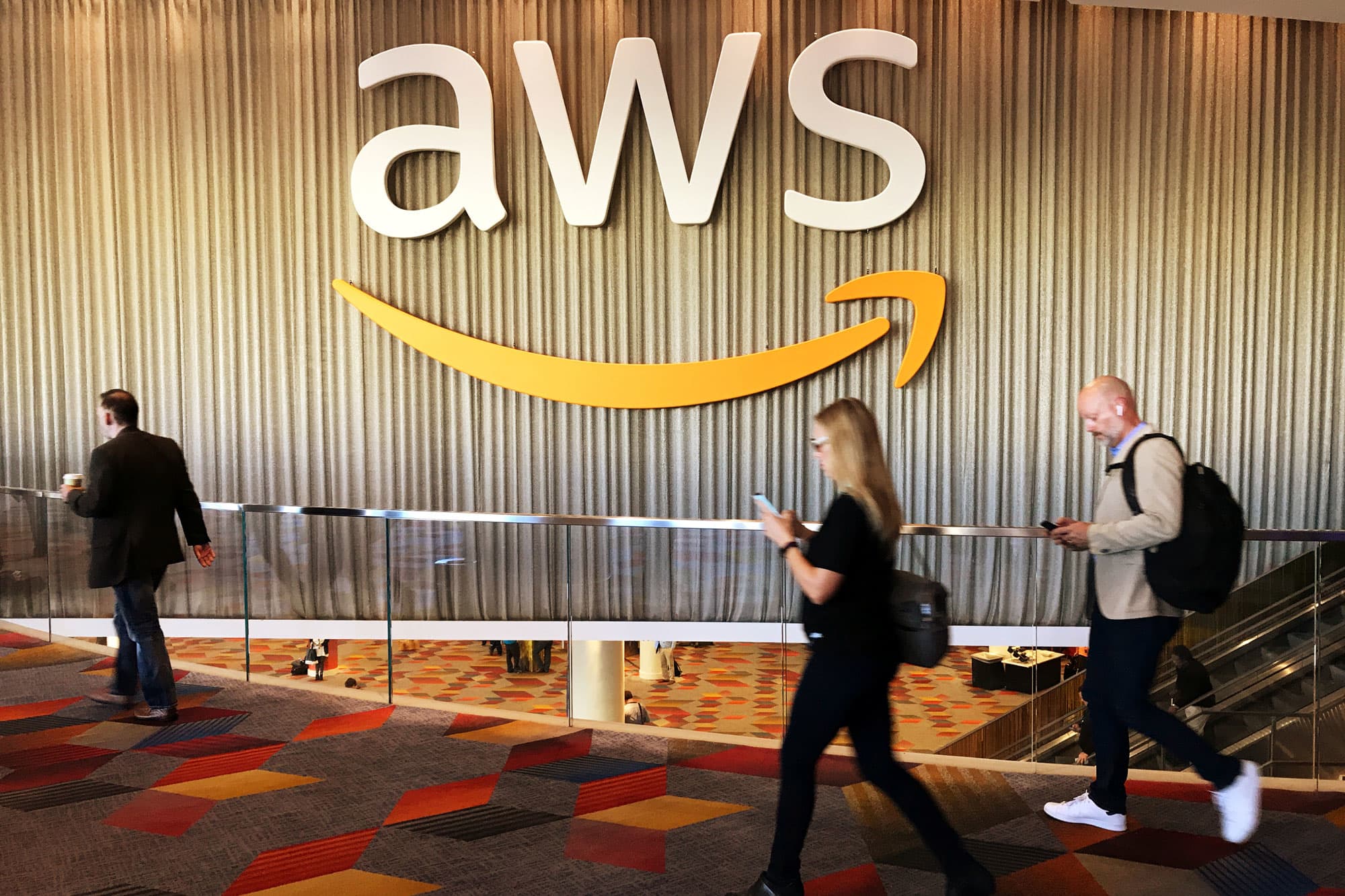 CNBC: Afacerile din toată lumea afectate de căderea serverelor AWS