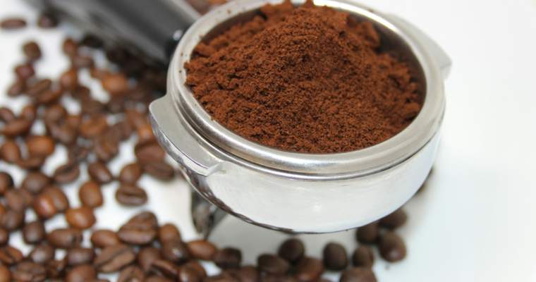 Studiu: Zațul de cafea, produsul-minune pentru o agricultură fără erbicide