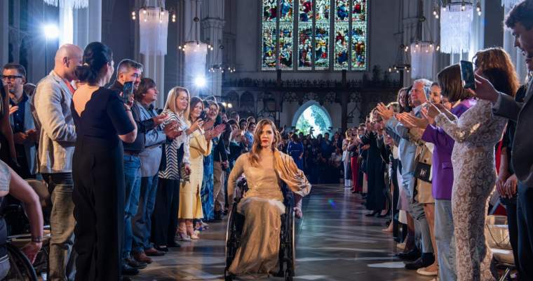 green.start-up.ro: Atipic Beauty: show de modă incluziv, un podium împărțit de modele cu dizabilități și modele profesioniste