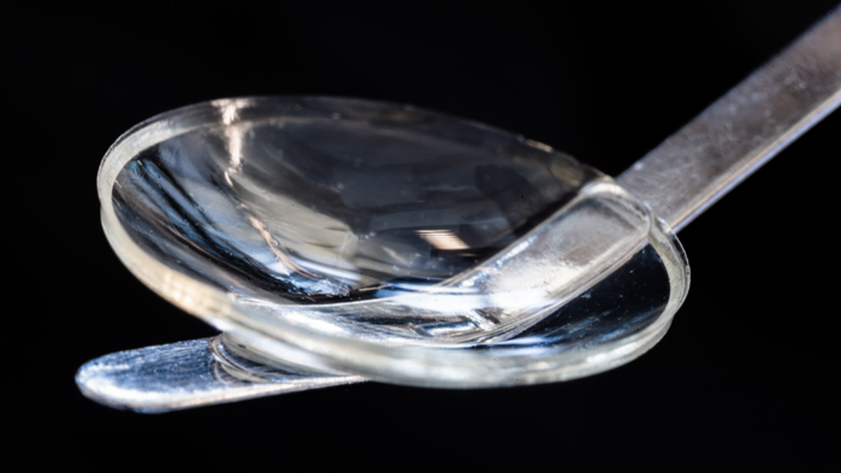 Gizmodo: Un implant din piele de porc a ajutat ca 19 oameni să-și recapete văzul