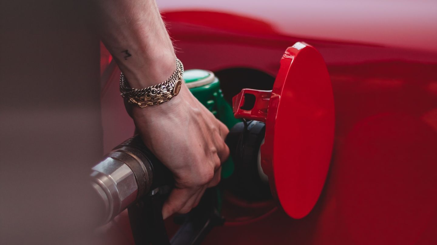 wall-street.ro: Benzina ajunge la 9 lei pe litru