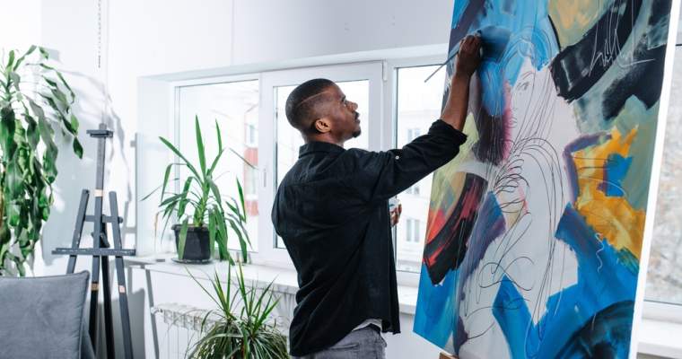 Green Start-up: Trei artiști contemporani care transformă reciclarea în artă