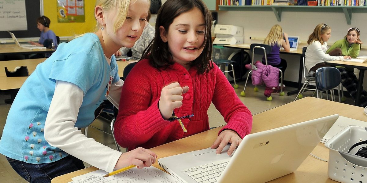 Fortune: cum au intervenit computerele în educația copiilor și în școală