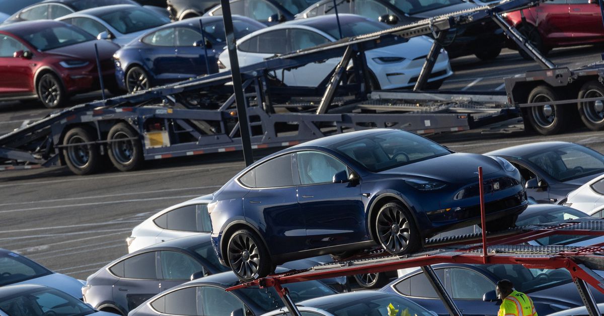 (Reuters): Un nou refresh al gamei de vehicule frânează livrările pentru Tesla în T3. Cum plănuiește producătorul să recupereze vânzările?