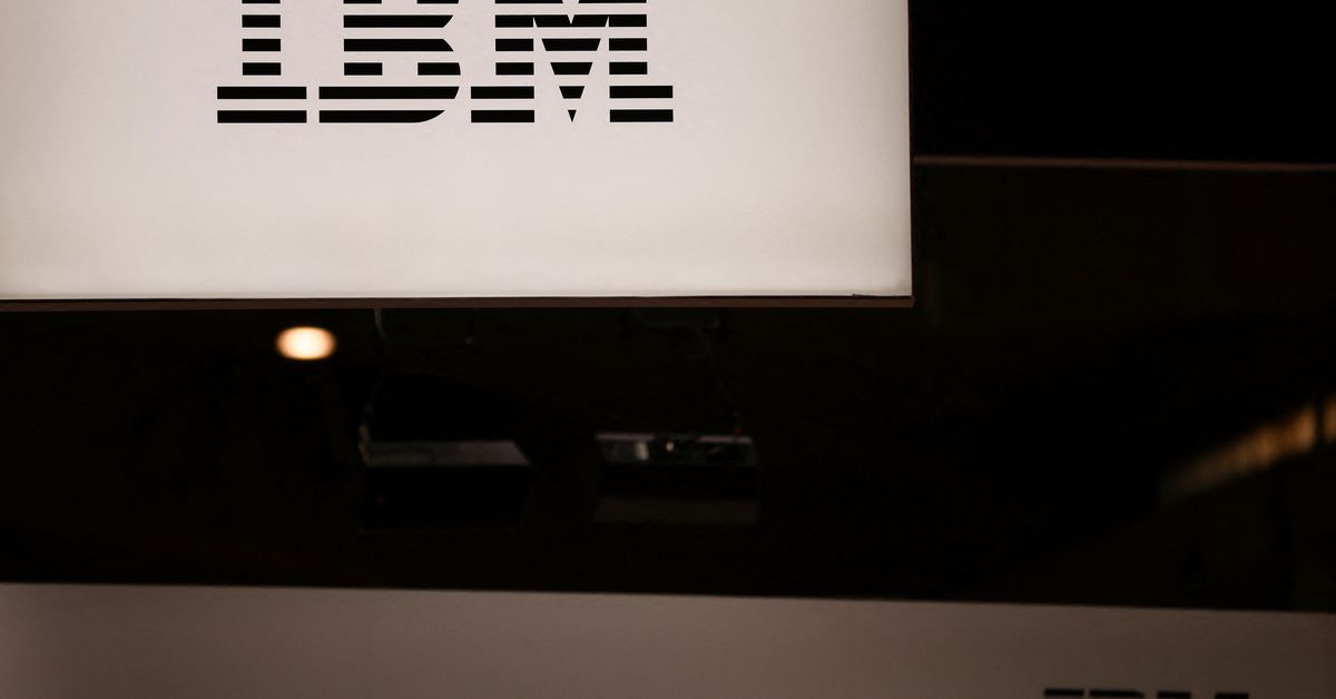 Reuters: IBM vrea să înlocuiască 7.800 de angajați cu unelte AI