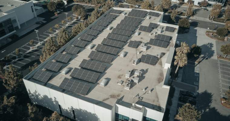 Green Start-Up: În viitor, acoperișurile ar putea genera electricitate pentru întreaga clădire