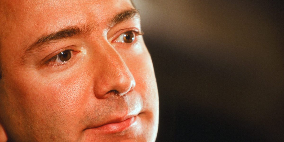 Fortune: Jeff Bezos vorbește despre cum a strâns primii bani de la investitori pentru Amazon