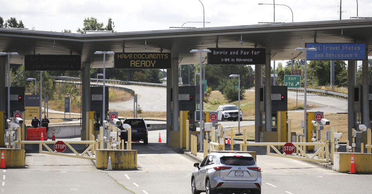 The Verge: Statele Unite redeschide granițele pentru vaccinați