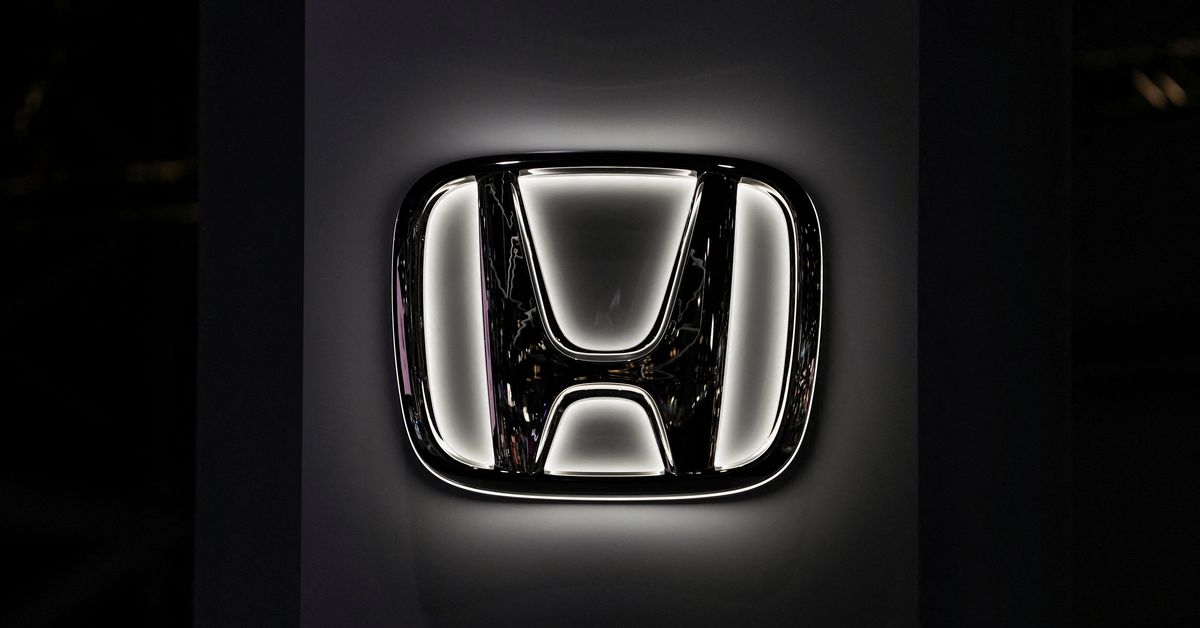 (Reuters): Un producător auto este forțat să cheme milioane de vehicule în service pentru probleme de software