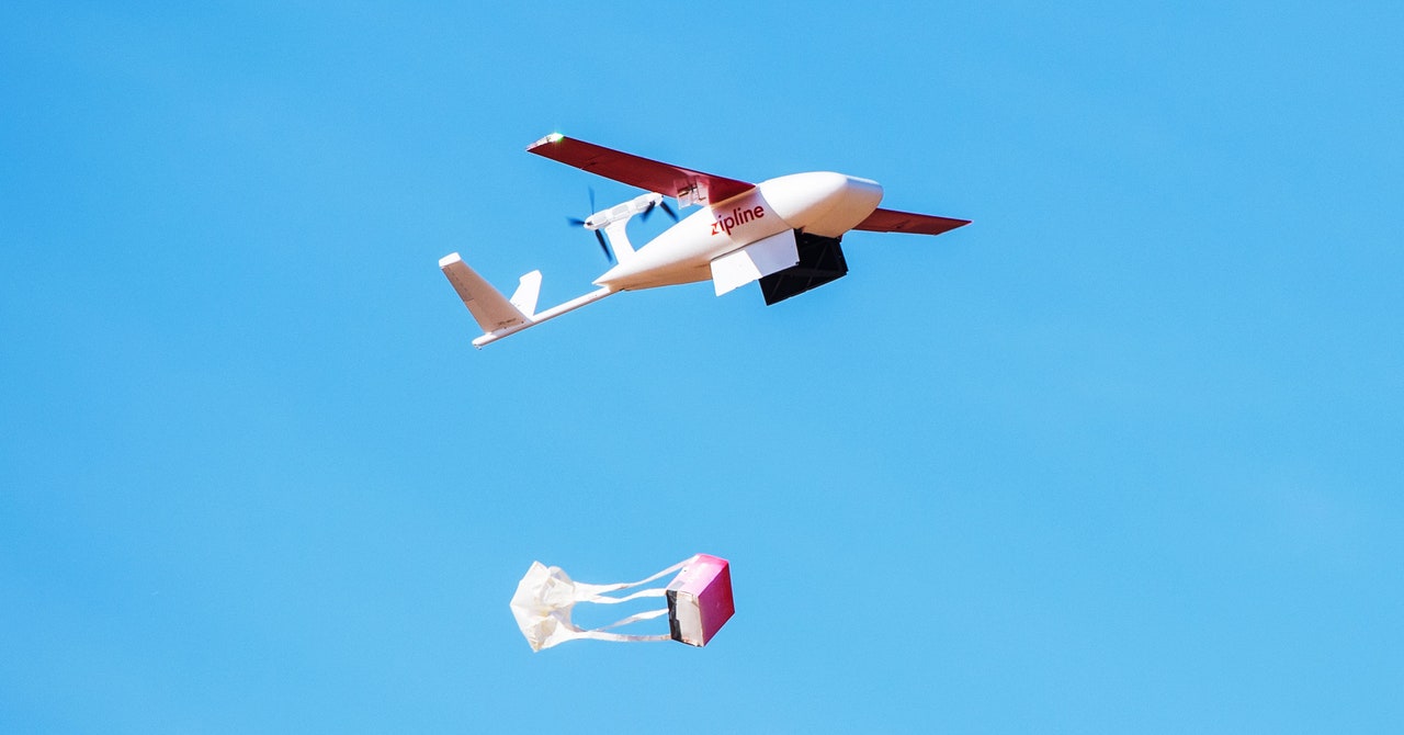 Wired: Cum au transformat dronele transportul sângelui pentru transfuzii în Africa