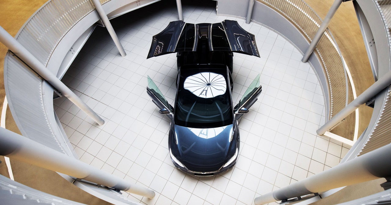 Wired: Un atac cibernetic prin Bluetooth putea să fure o Tesla în 90 de minute