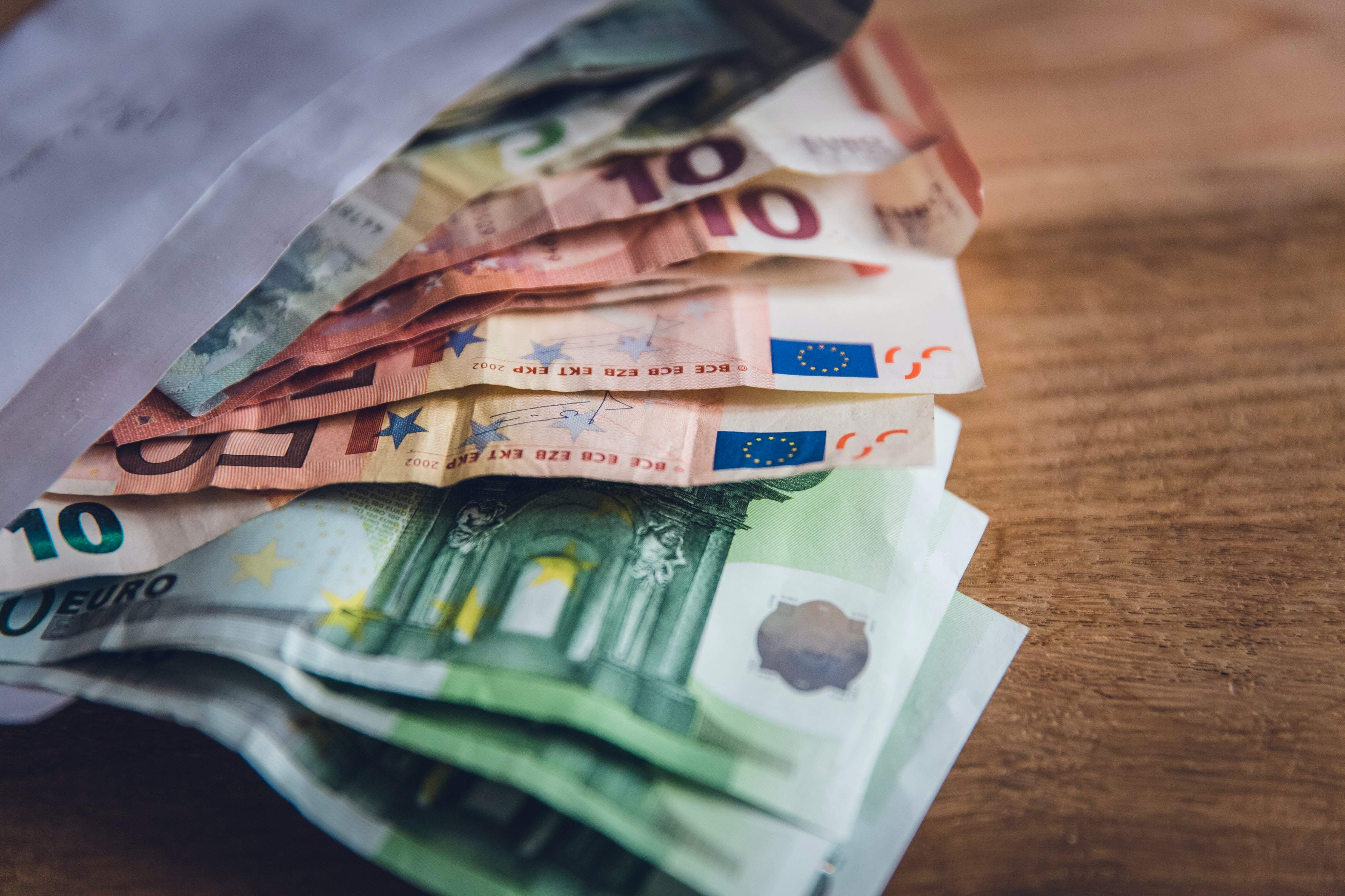 Wall-Street.ro: De ce nu trece România la euro. Criteriile pe care trebuie să le îndeplinim