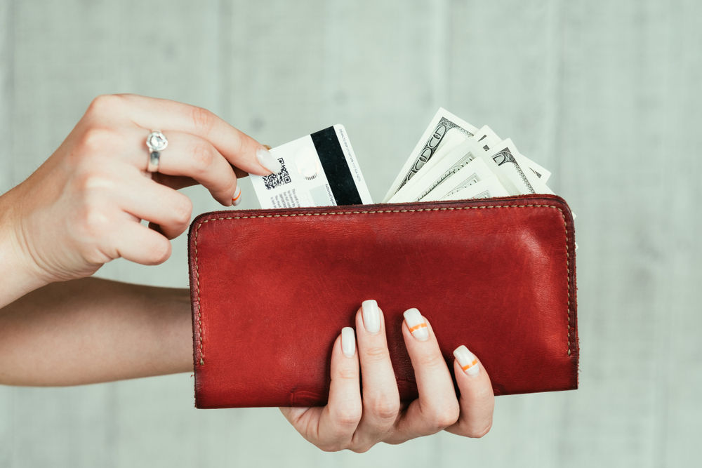 Wall-Street: O lume fără cash? Director BCR: Nu prea există țări pregătite de acest lucru