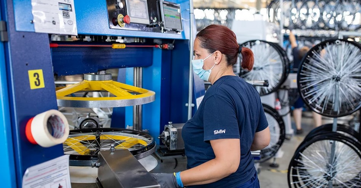 Retail.ro: Decathlon începe toamna aceasta producția de biciclete în noua fabrică de la Timișoara