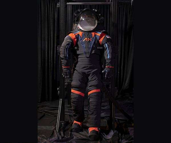 (Space Daily): Ce upgrade-uri au primit costumele astronauților de pe Stația Spațială Internațională?