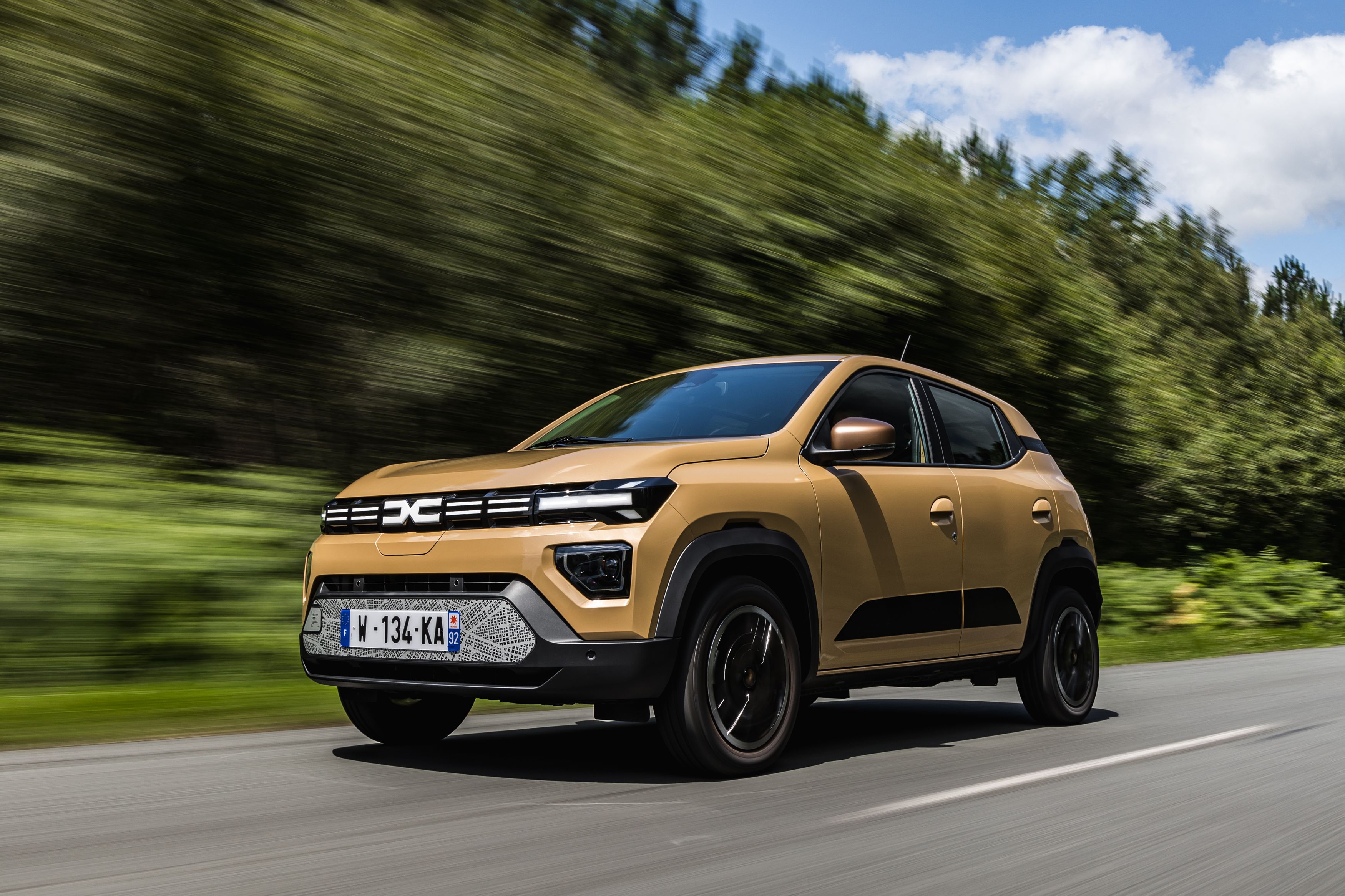 wall-street.ro: Vânzările de electrice în Europa cresc, Tesla scade, Dacia Spring merge bine