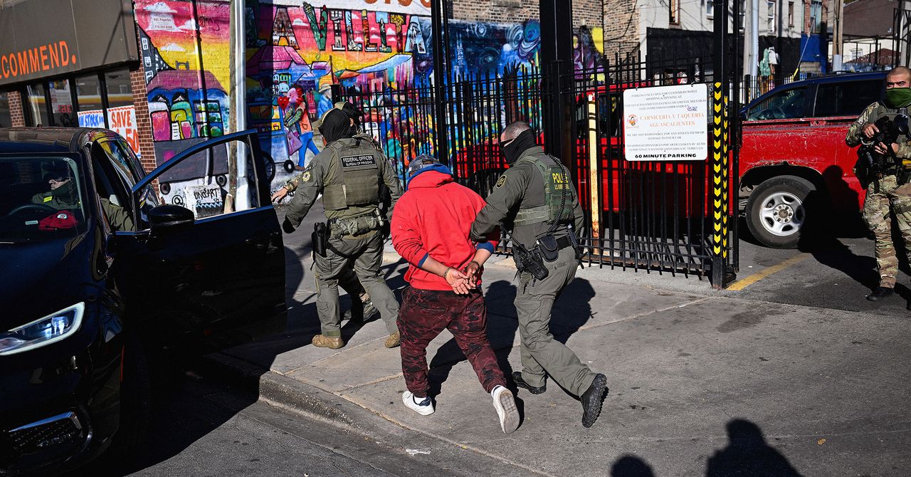 Wired: Cum folosește ICE tehnologiile Palantir în Statele Unite