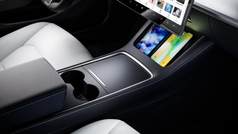 Trending Topics: Tesla lansează modelul de „mașină autonomă” pe bază de abonament