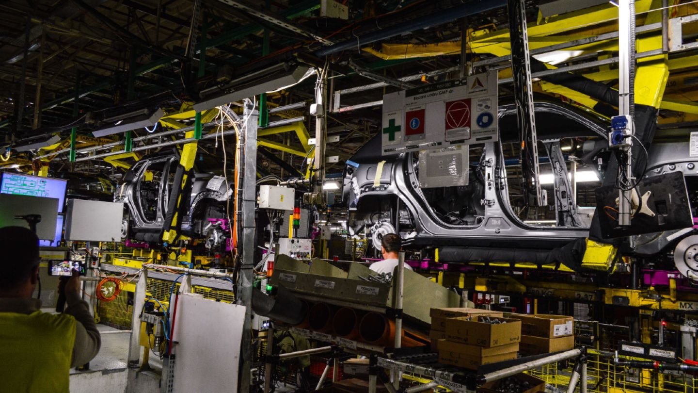 wall-street.ro: Ministerul Economiei spune că în România se va produce mai mult în apărare