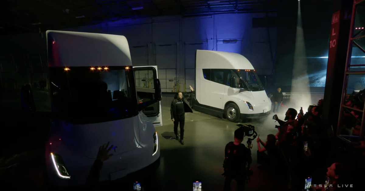 The Verge: Tesla livrează primele camioane electrice Semi - cu trei ani întârziere