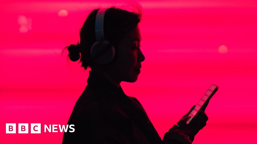 BBC: Cum să îți dai seama dacă artistul tău preferat este o persoană reală