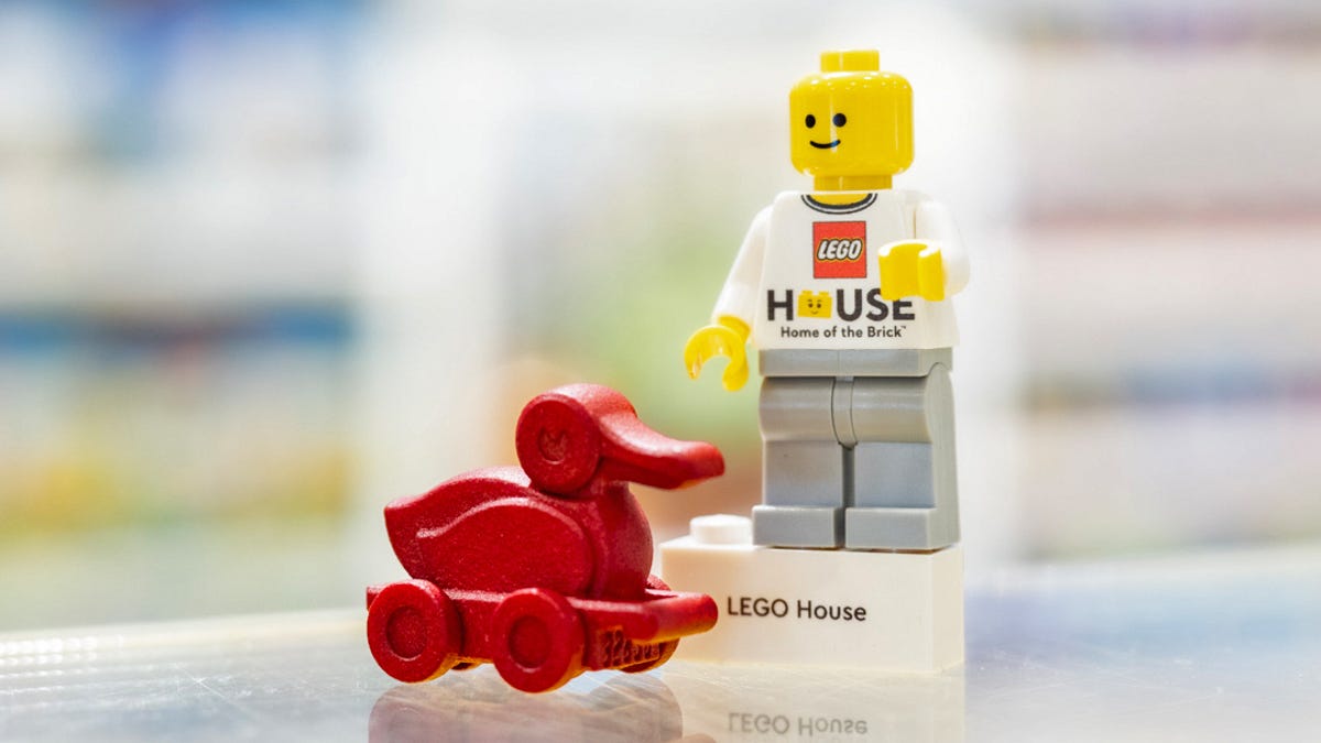 Gizmodo: o rață printată 3D vorbește despre viitorul LEGO