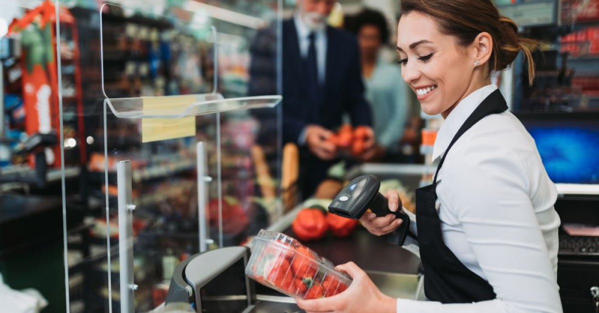 Retail.ro: Casele self scan ar fi dus la scăderea calității serviciilor în supermarketuri