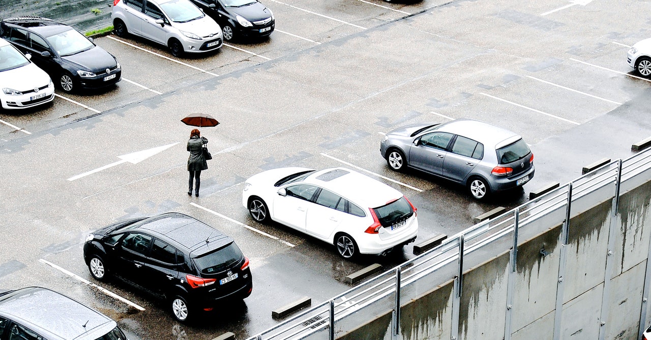 Wired: Hoții folosesc scanere de Bluetooth ca să găsească laptopuri și telefoane în mașini