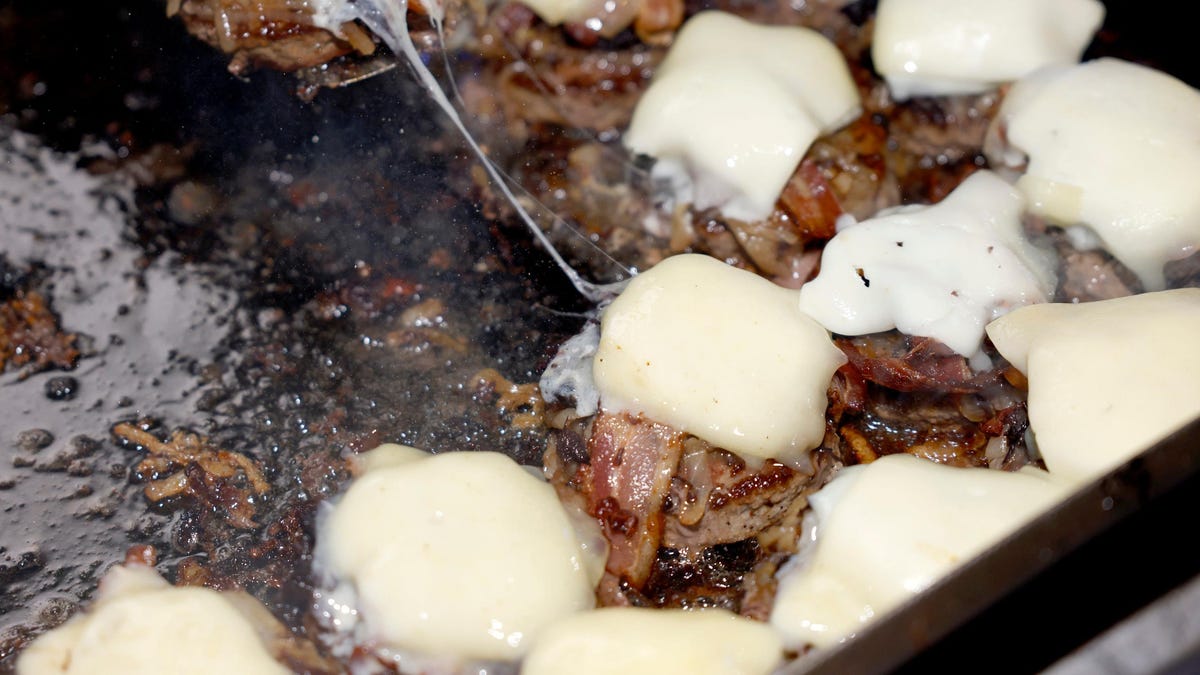 Gizmodo: Ce s-ar întâmpla dacă oamenii nu ar mai mânca deloc carne?