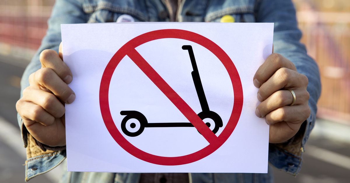 The Verge: De ce trotinetele electrice sunt ilegale în New York și Londra