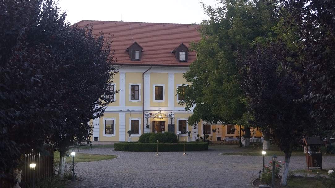 wall-street.ro: Două surori au salvat un castel pentru că-și doreau o cramă