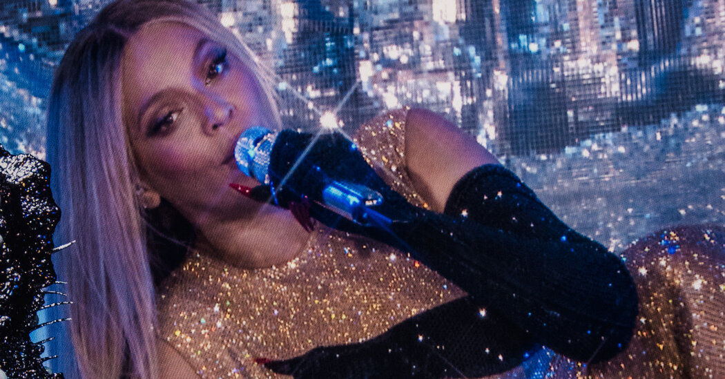 NY Times: Gen Z își fac datorii ca să meargă la concerte