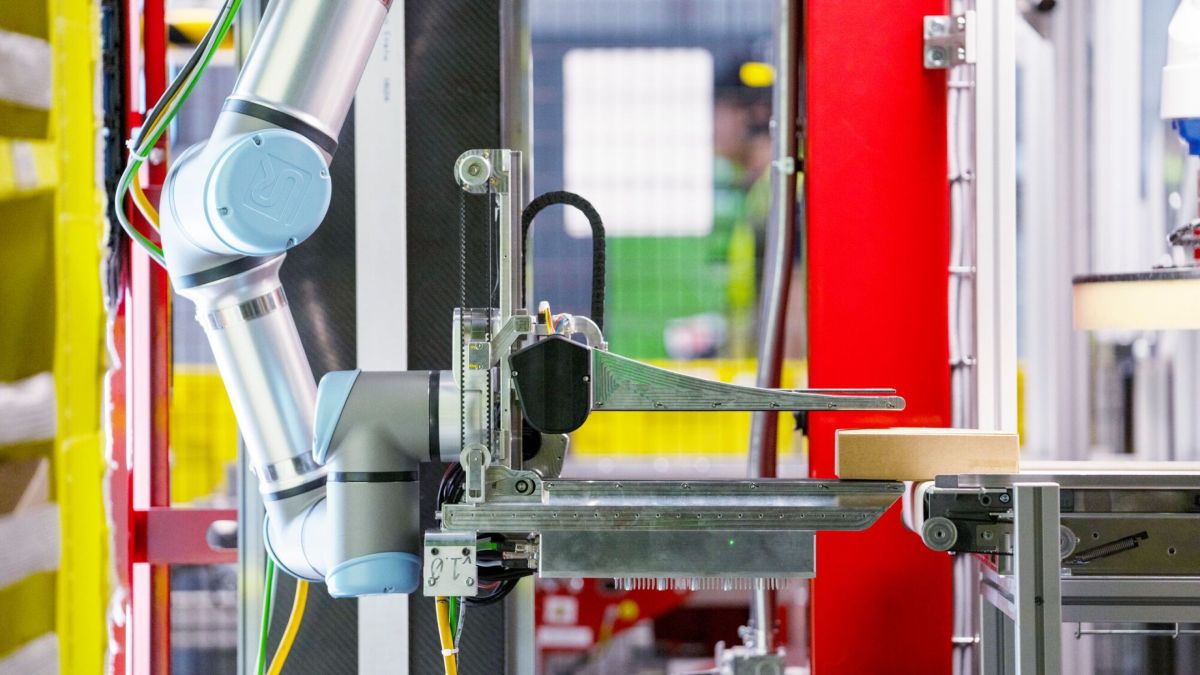 Techcrunch: Amazon a lansat robotul care „simte” obiectele pe care la atinge