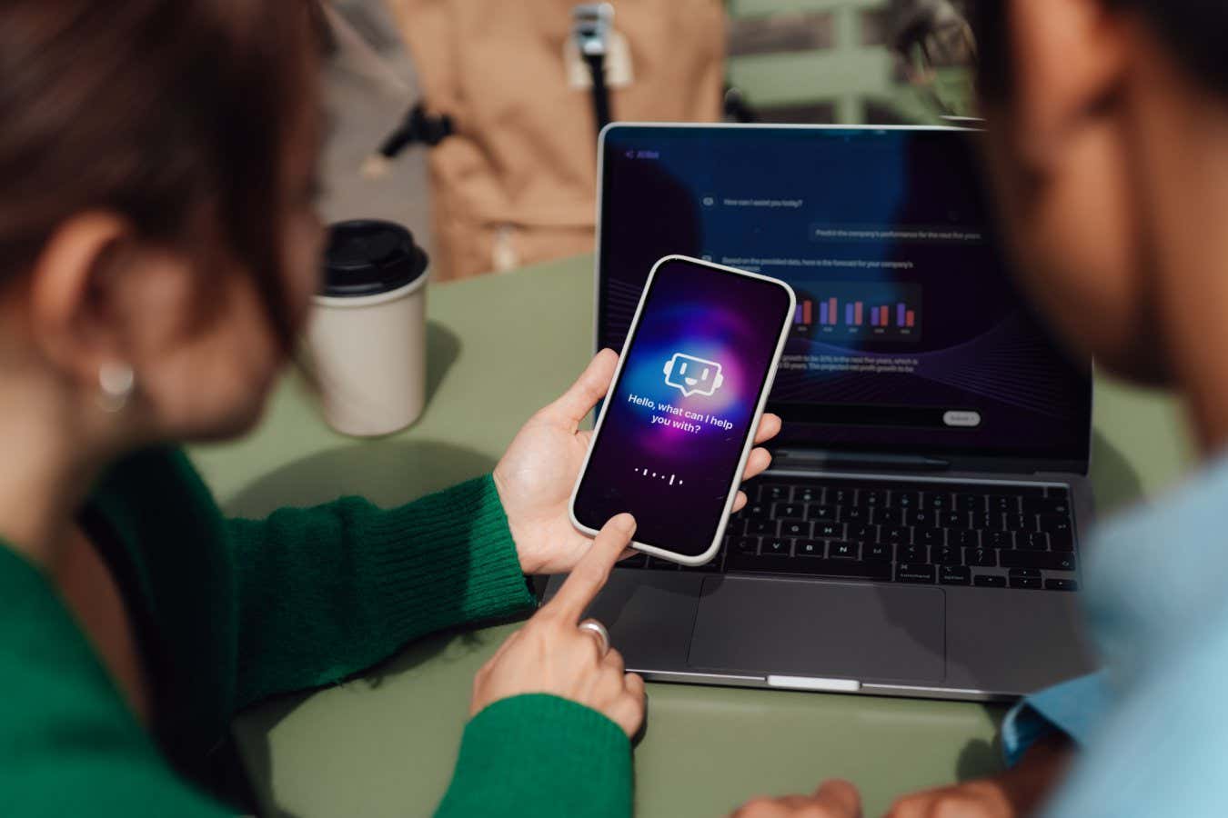 New Scientist: O treime din răspunsurile oferite de AI sunt nefondate