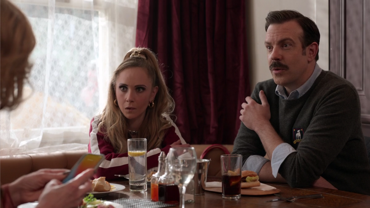 Gizmodo: iPhone fără notch apare într-un serial pe Apple TV+